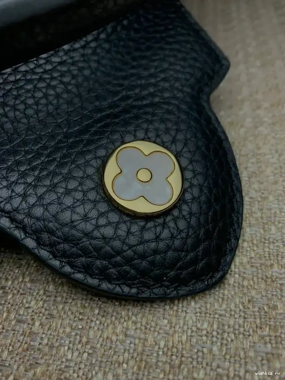 WIS CAPUCINES MINI LOUIS VUITTON 0619